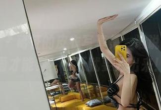 微密圈 – 葛征的皮衣写真集，谁说只要下雨才能穿？今天就要秀出来！