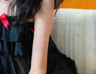 这组粉草写真，西瓜少女教你如何和色彩谈恋爱！