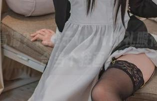 壁纸版高清？起起子vvvv的礼服似乎更适合当个挂画。