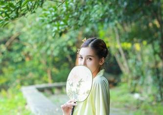 轰趴猫 – 陈雅漫：定制了一系列无辜又迷人的厨娘图片，果然太会勾人了！