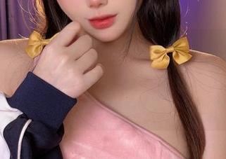阿九从不咕咕(九言)精选教室JK少女，果然是把青春玩得哗啦哗啦的，这波操作我给满分。