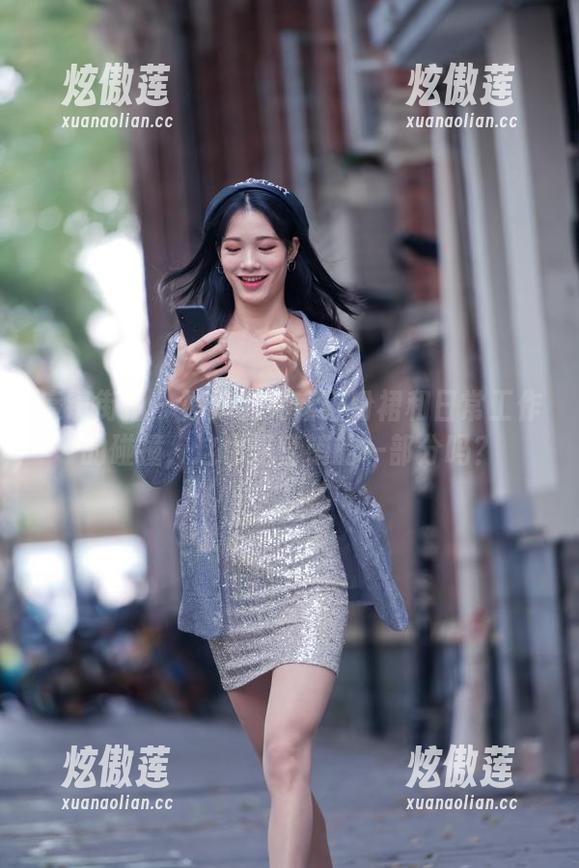 魔镜街拍-婷婷 魔镜街拍 - 婷婷的更新:粉裙和日常工作的碰撞,这也是营销的一部分吗?