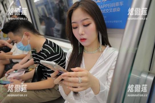 魔镜街拍-曼曼 魔镜街拍 - 水手服再升级,曼曼给你不一样的美图体验