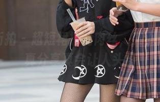 魔镜街拍 – 超短裙搭配肉丝，艾小青的写真分享真会让人头疼