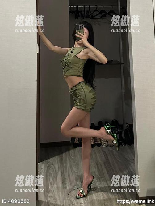 黎允熙baby 微密圈 - 照片呐,黎允熙baby的万圣节,像个从糖果屋里跑出来的女巫